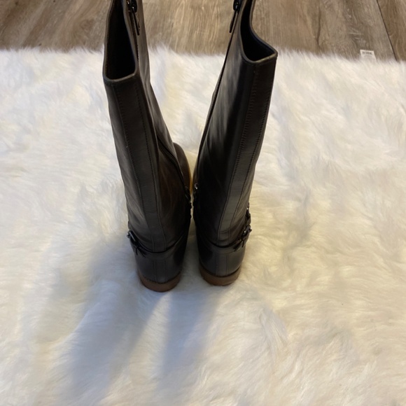 Women Boots - Picture 3 of 3
